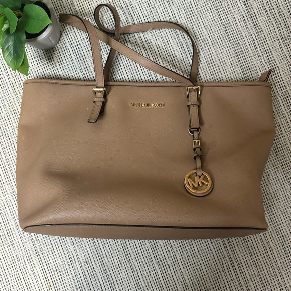 Michael Kors tan tote handbag - Picture 1 of 8